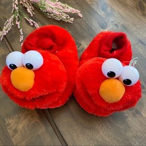 *NWT* ELMO SLIPPERS - size 7/8
